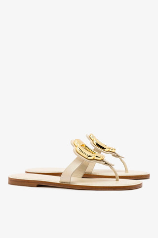 Sandália Flat Margherita Couro Off White e Metal Dourado Flat Sandal Larroudé