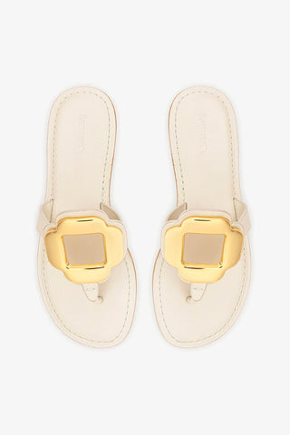 Sandália Flat Margherita Couro Off White e Metal Dourado Flat Sandal Larroudé