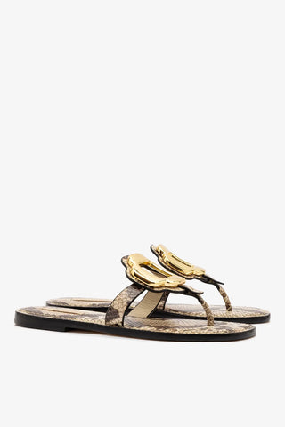 Sandália Flat Margherita Couro Cobra Bege e Metal Dourado Flat Sandal Larroudé