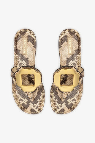 Sandália Flat Margherita Couro Cobra Bege e Metal Dourado Flat Sandal Larroudé