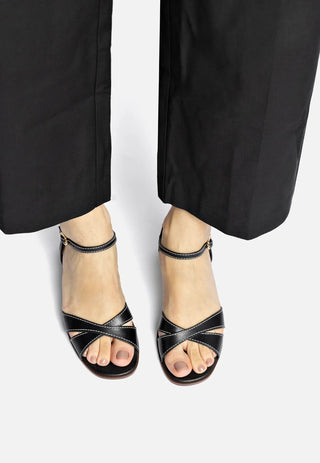 Sandália Roma Couro Preto Sandal Larroudé