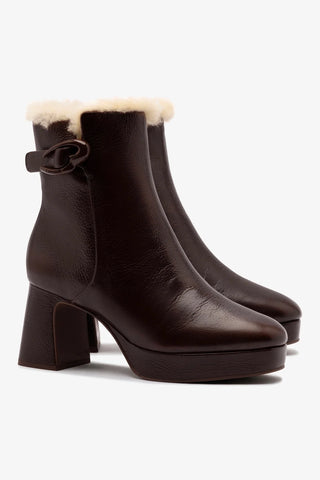 Bota Dolly Verona Low Couro Marrom e Lã Natural Boot Larroudé