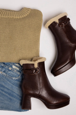 Bota Dolly Verona Low Couro Marrom e Lã Natural Boot Larroudé