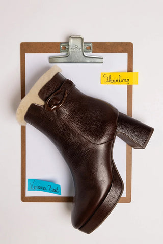 Bota Dolly Verona Low Couro Marrom e Lã Natural Boot Larroudé