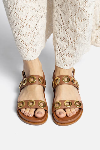 Sandália Milan Sport Couro Caramelo Flat Sandal Larroudé