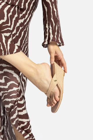Sandália Anabela Gaia Low Ráfia Bege Sandal Larroudé