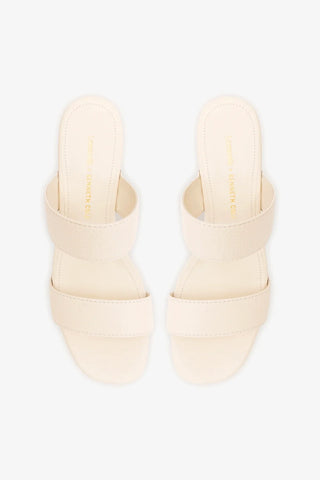 Larroudé x Kenneth Cole: Mule Couro Off White Sandal Larroudé x Kenneth Cole