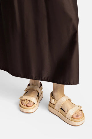 Sandália Jetty Ráfia Natural e Couro Bege Flat Sandal Larroudé