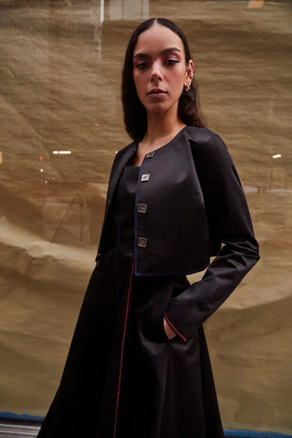 Jaqueta Cropped Gloria Cetim Preto Vestuario Larroudé x Jonathan Cohen