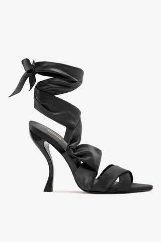 Larroudé x Nicolò B.: Sandália Dani Cetim Preto Sandal Larroudé x Nicolò Beretta