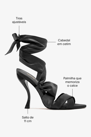 Larroudé x Nicolò B.: Sandália Dani Cetim Preto Sandal Larroudé x Nicolò Beretta