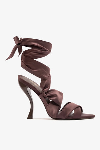 Larroudé x Nicolò B.: Sandália Dani Cetim Marrom Sandal Larroudé x Nicolò Beretta