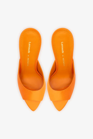Larroudé x Nicolò B.: Mule Malibu Cetim Laranja Mule Larroudé x Nicolò Beretta
