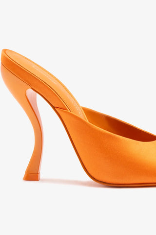 Larroudé x Nicolò B.: Mule Malibu Cetim Laranja Mule Larroudé x Nicolò Beretta
