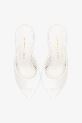 Larroudé x Nicolò B.: Mule Malibu Couro Verniz Branco Mule Larroudé x Nicolò Beretta
