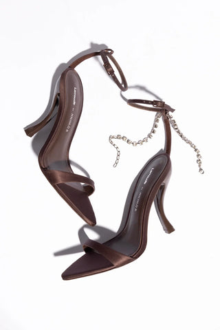 Larroudé x Nicolò B.: Sandália Nana Cetim Marrom Sandal Larroudé x Nicolò Beretta