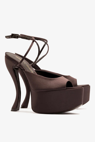 Larroudé x Nicolò B.: Sandália Lola Cetim Marrom Sandal Larroudé x Nicolò Beretta