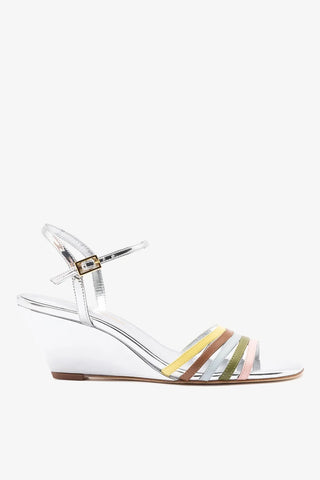 Larroudé x Ciao Lucia: Sandália Anabela Daiana Couro Prateado Sandal Larroudé x Ciao Lucia
