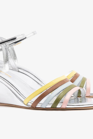 Larroudé x Ciao Lucia: Sandália Anabela Daiana Couro Prateado Sandal Larroudé x Ciao Lucia