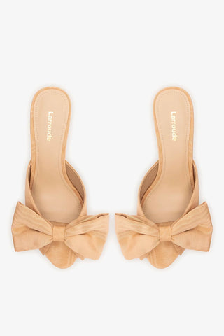 Mule Peep Toe Elle Seda Bege Mule Larroudé