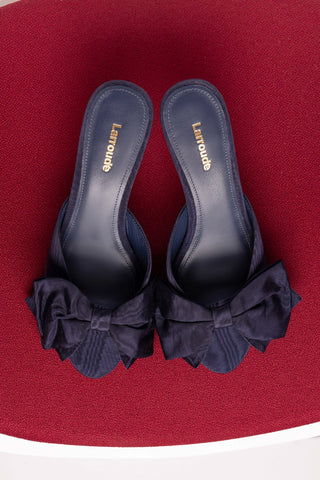 Mule Peep Toe Elle Seda Azul Mule Larroudé