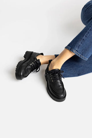 Mocassim Tratorado London Lace Up Couro Preto Oxford Larroudé