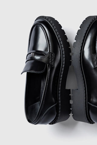 Mocassim Tratorado Suki Couro Preto Loafer Larroudé