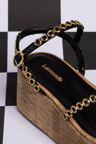 Flatform Gio Milanina Couro Verniz Preto e Cortiça Sandal Larroudé