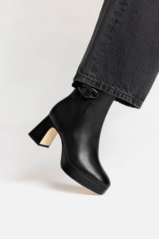 Bota Plataforma Dolly Verona Low Couro Preto Boot Larroudé