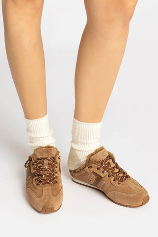 Mule Stella Camurça Caramelo Couro Marrom e Lã Natural Sneaker Larroudé