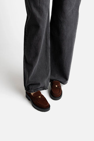 Mocassim Tratorado Suki Camurça Marrom Loafer Larroudé