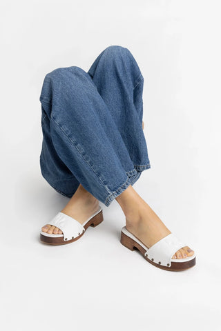 Mule Zuzi Couro Verniz Branco Sandal Larroudé