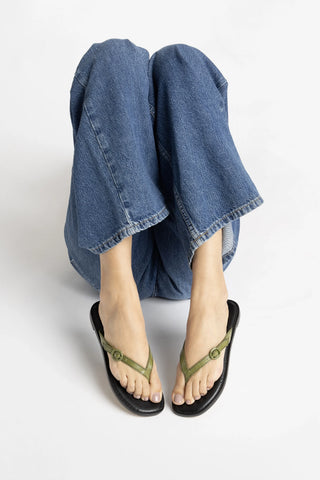 Flat Mary Kate Couro Verde Flat Sandal Larroudé