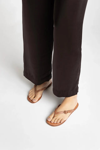 Flat Mary Kate Couro Caramelo Flat Sandal Larroudé