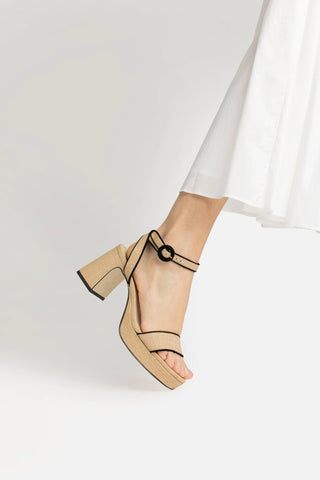 Sandália Plataforma Dolly Low Ráfia Bege e Camurça Preto Sandal Larroudé