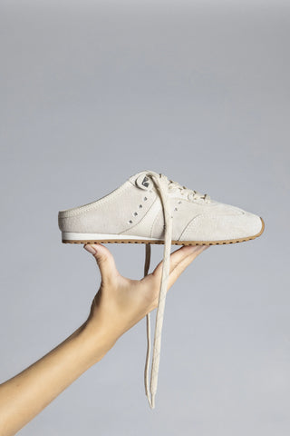 Mule Stella Camurça Cinza e Couro Off White Sneaker Larroudé