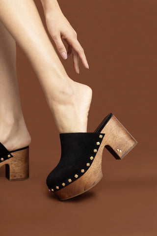 Mule Clog Plataforma Miso Camurça Preto Mule Larroudé