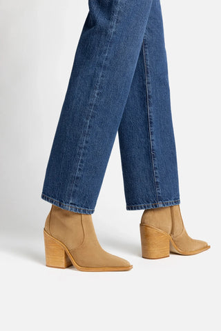 Bota James Camurça Caramelo Boot Larroudé