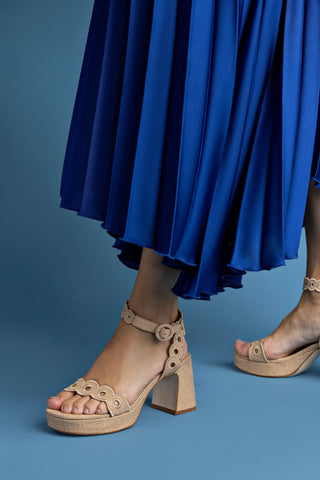 Sandália Dolly Low Ráfia Bege e Broderie Sandal Larroudé