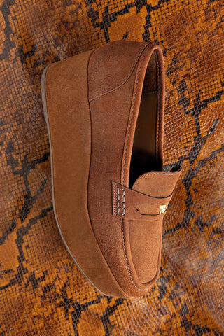 Flatform Suki Camurça Marrom Loafer Larroudé