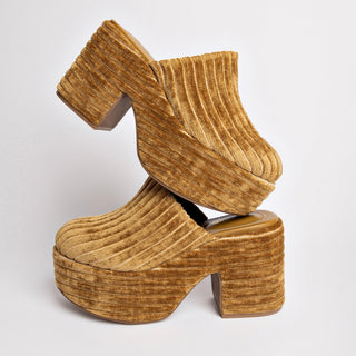 Mule Clog Plataforma Miso Veludo Caramelo