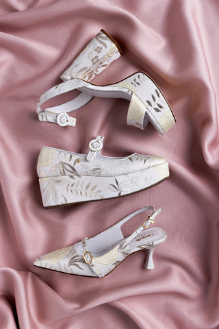 Larroudé x Markarian: Sandália Dolly Brocado Off White Sandal Larroudé x Markarian