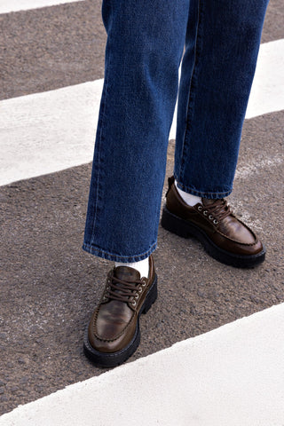 Mocassim Tratorado London Lace Up Couro Marrom Oxford Larroudé