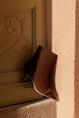 Bota Kate Mini Camurça Marrom Boot Larroudé
