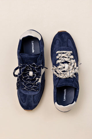 Tênis Stella Camurça Azul e Couro Off White Sneaker Larroudé